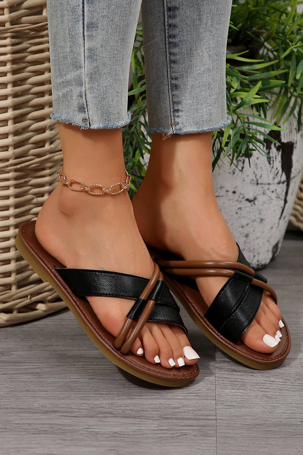 Leather Criss Cross Flat Slippers: Black